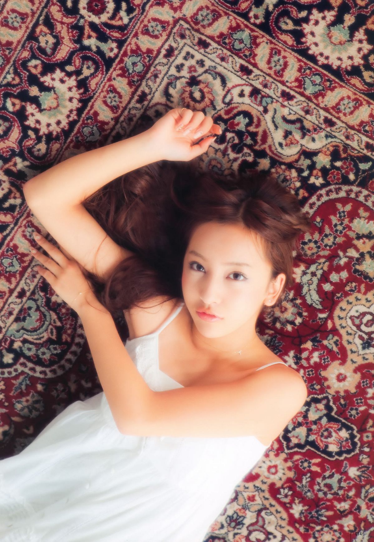 [UTB] Vol.200 鈴木愛理 渡辺麻友 板野友美 桜庭ななみ AKB48 逢沢りな [103P]