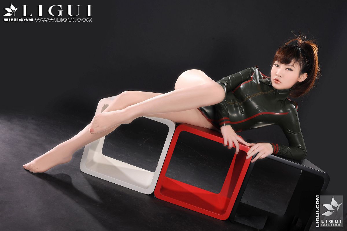 [Ligui]丽柜2011.12.30 2012新款性感女军服 model:文静