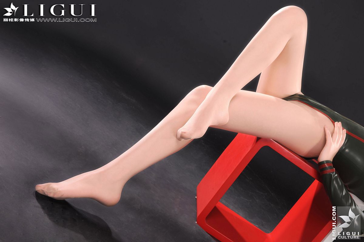 [Ligui]丽柜2011.12.30 2012新款性感女军服 model:文静