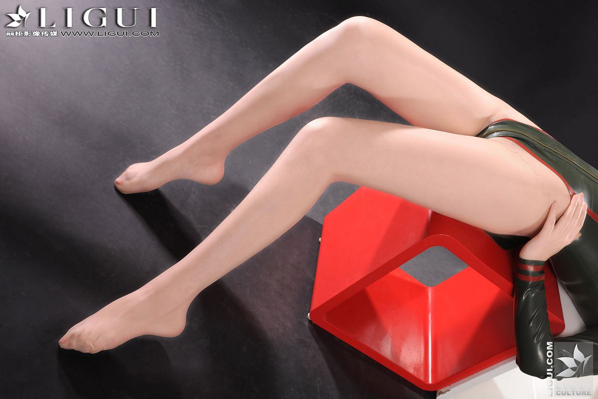 [Ligui]丽柜2011.12.30 2012新款性感女军服 model:文静
