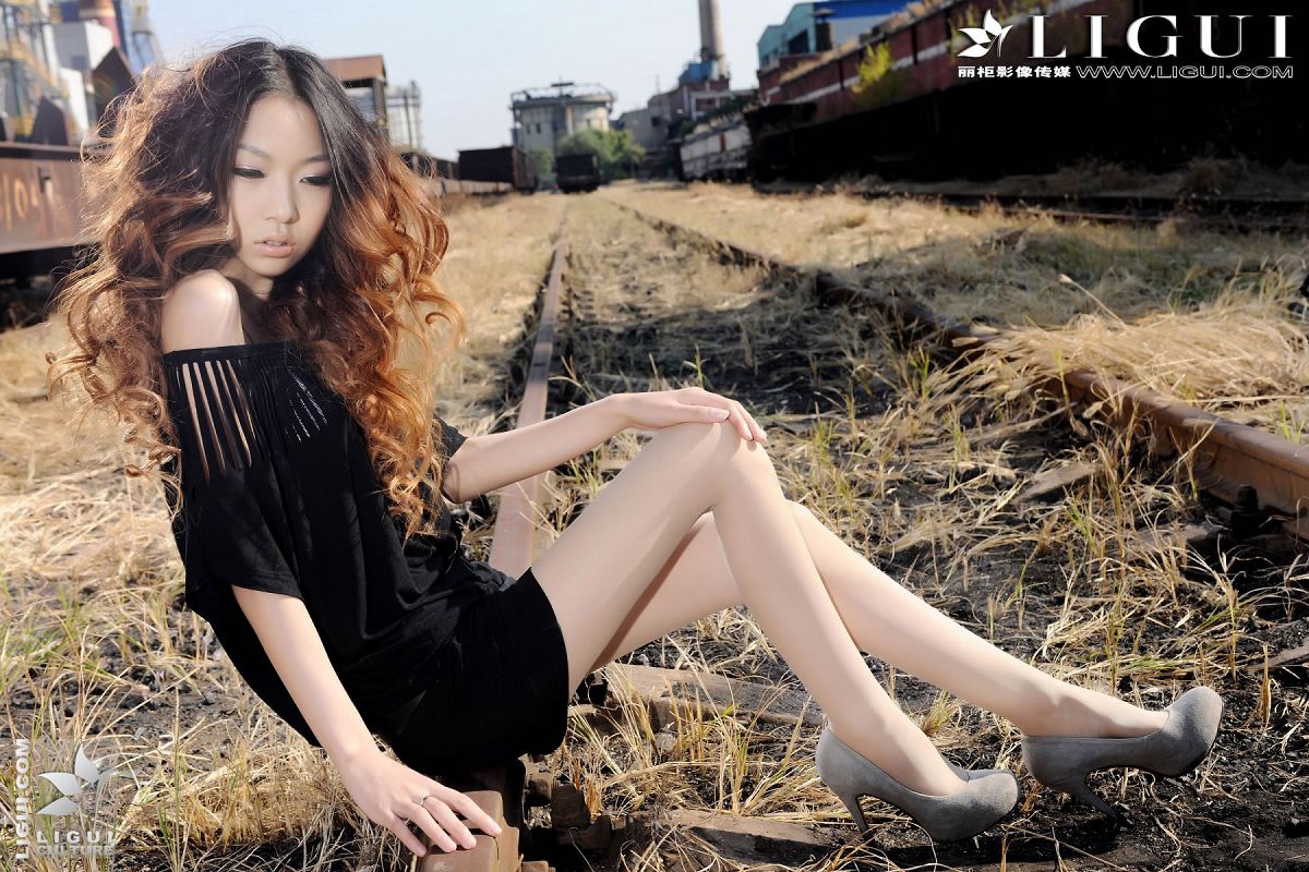 [Ligui]丽柜 2012.03.16 小镇火车站的美腿诱惑--文欣
