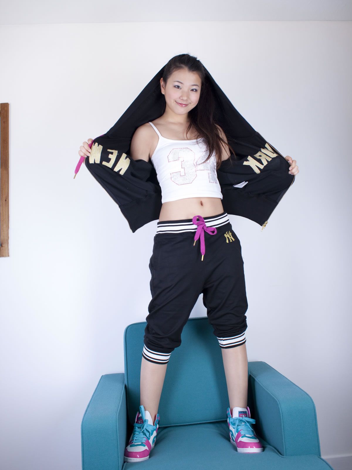 [Sabra] 2011.05.26 NEW COVER GIRL 倉田瑠夏『Look at Ruka』[100P]