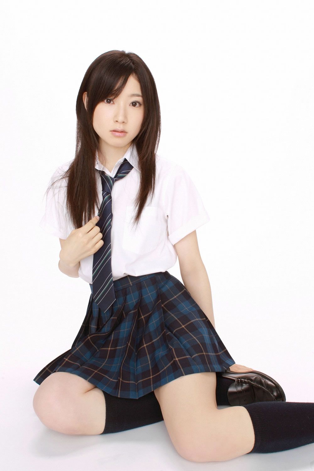 [YS Web] Vol.512 Mika Narumi 成実美香 黑髮おねえサマー入學! [48P]