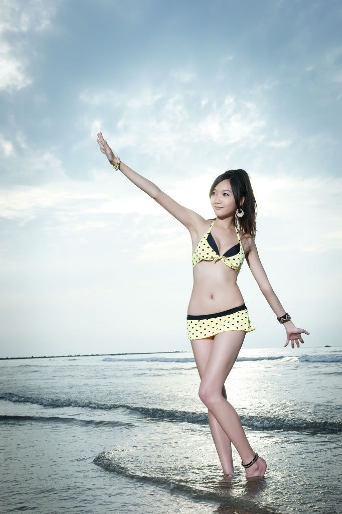 腿模模特儿Tina~沙仑_ 比基尼压光 [37P]