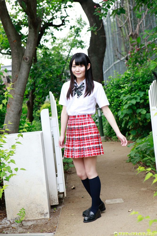 [DGC] 2012年09月号 No.1046 制服が似合うロリ顔美少女の未成熟なカラダ - 音無さやか [91P]