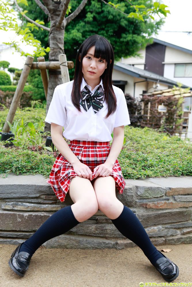 [DGC] 2012年09月号 No.1046 制服が似合うロリ顔美少女の未成熟なカラダ - 音無さやか [91P]