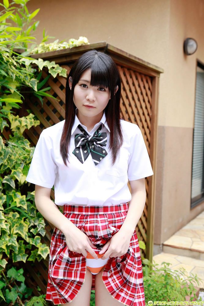 [DGC] 2012年09月号 No.1046 制服が似合うロリ顔美少女の未成熟なカラダ - 音無さやか [91P]