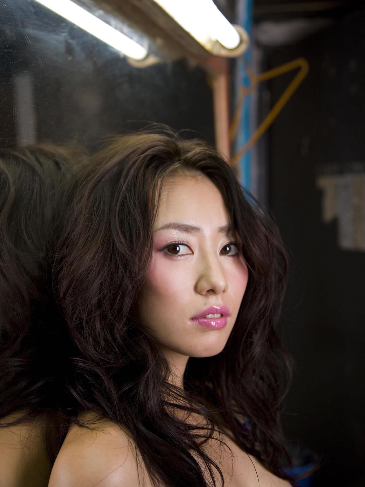 [Sabra.net] NEW COVER GIRL 谷桃子 『Peach shock2』 20100722 [100P]