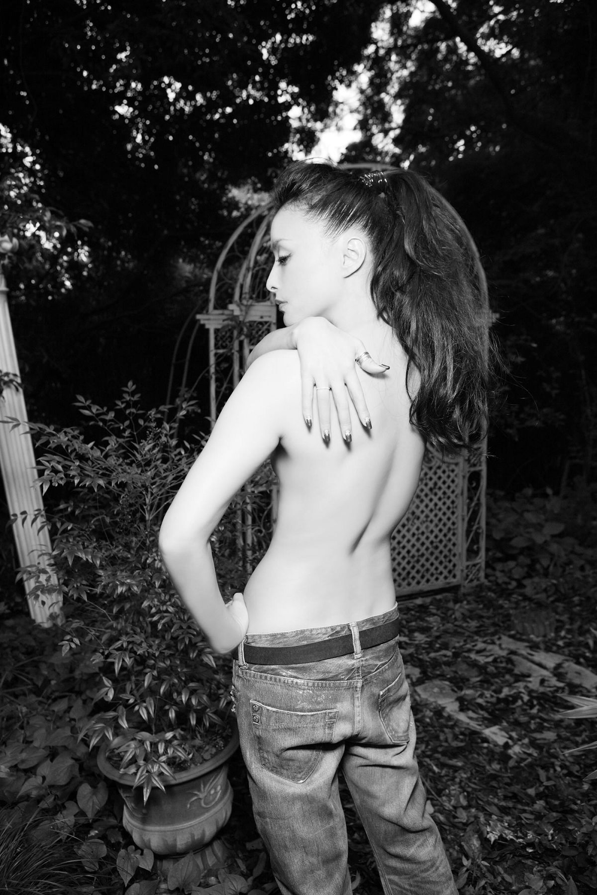 [NS Eyes] 2009.09.20 SF-No.545 Sayuri Kokusho 国生さゆり [24P]