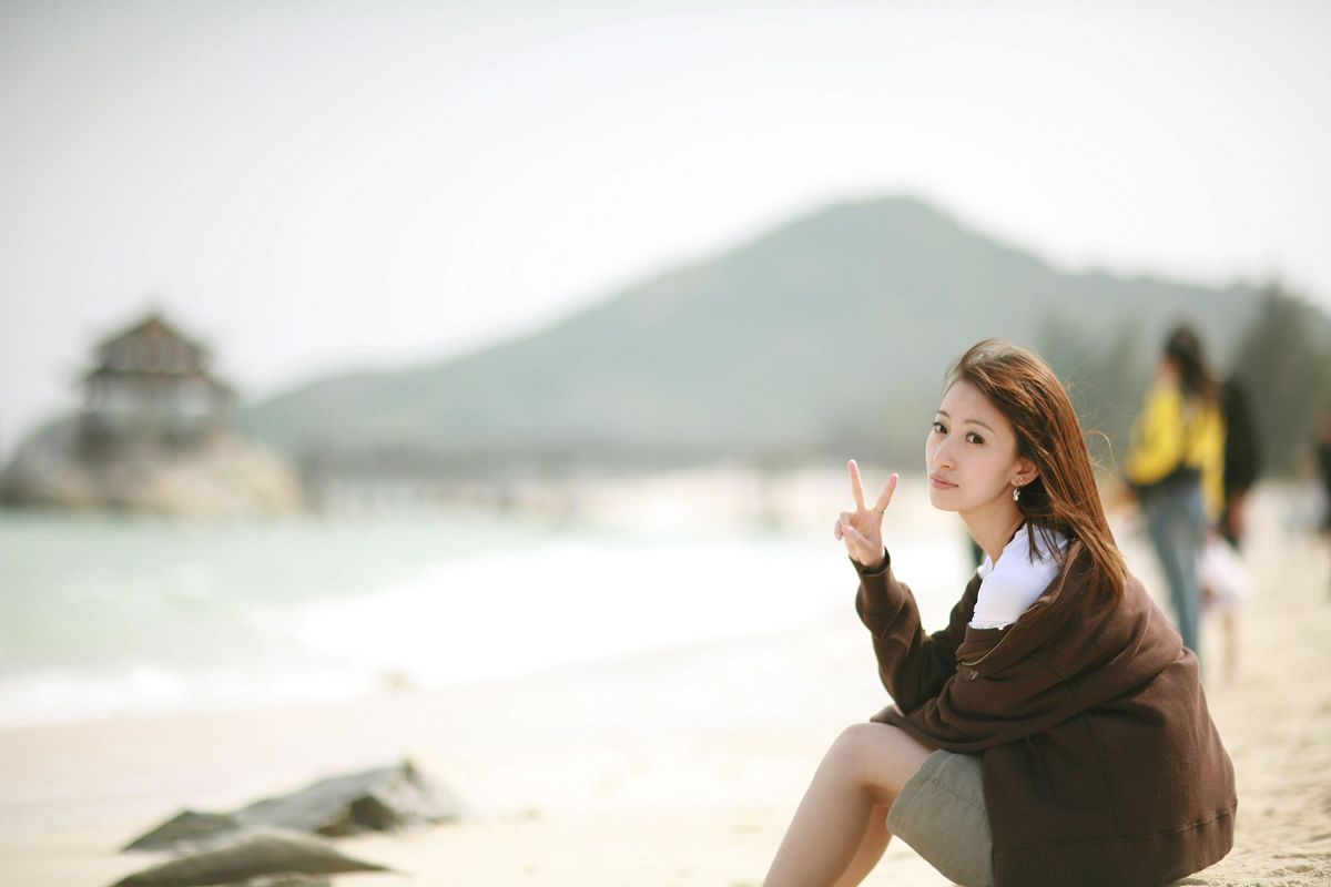 超有味道比基尼的少女VS超有味道的香车美女 [22P]