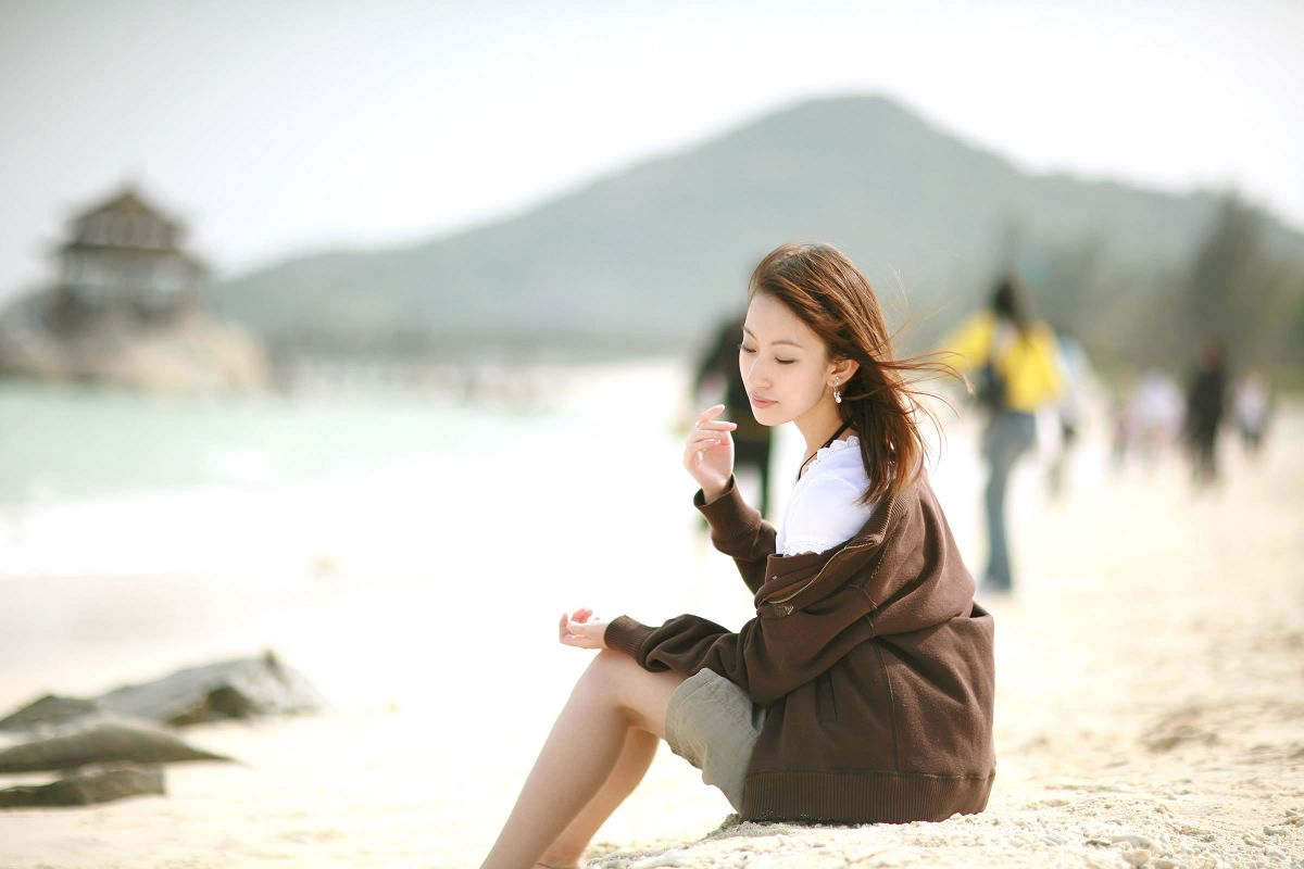 超有味道比基尼的少女VS超有味道的香车美女 [22P]