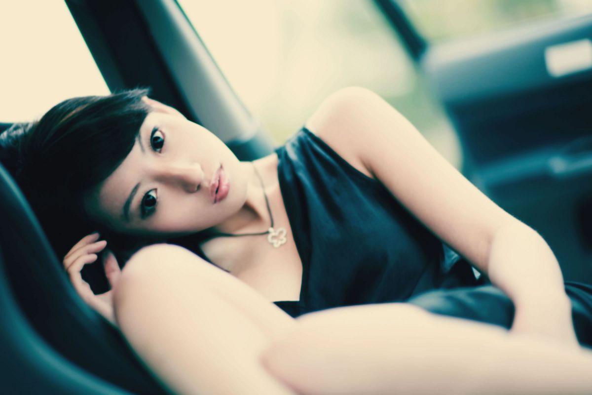 超有味道比基尼的少女VS超有味道的香车美女 [22P]
