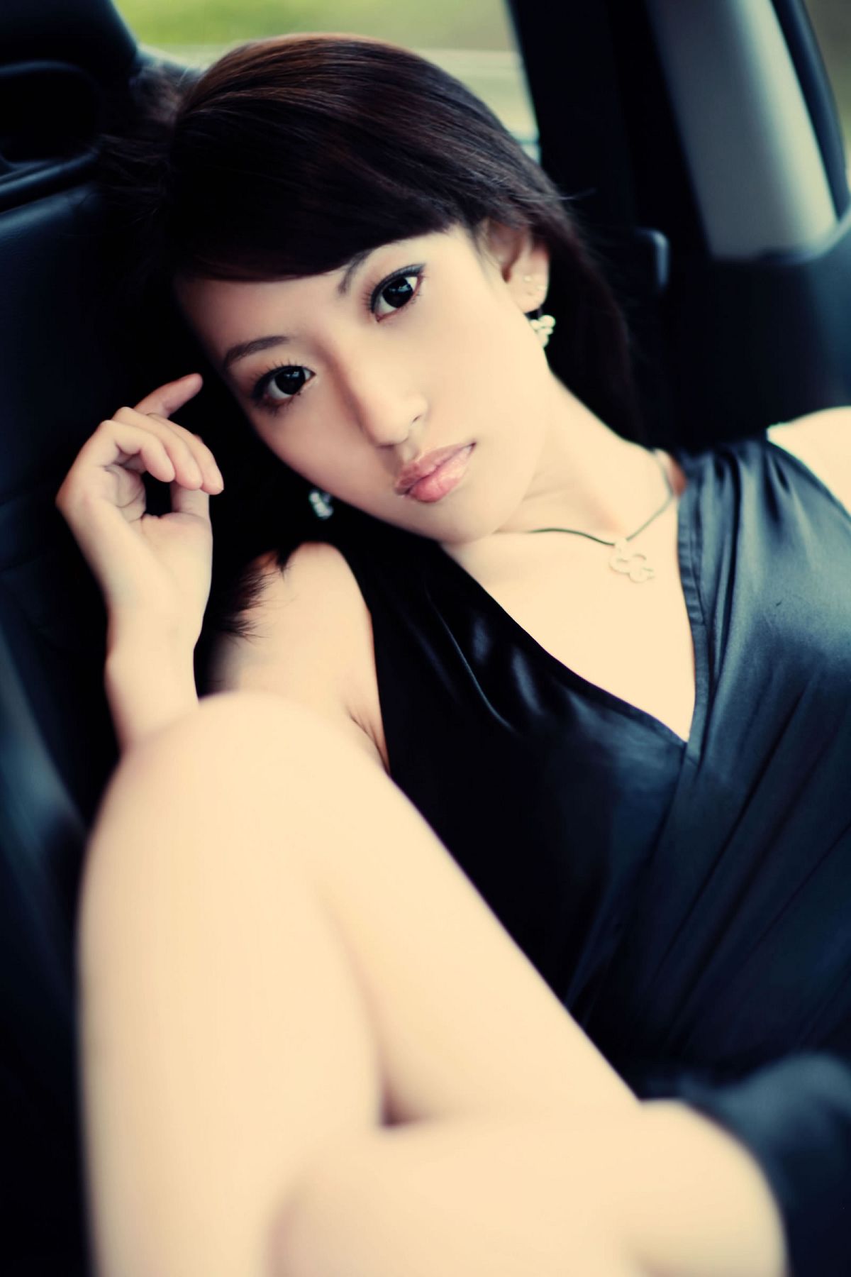 超有味道比基尼的少女VS超有味道的香车美女 [22P]