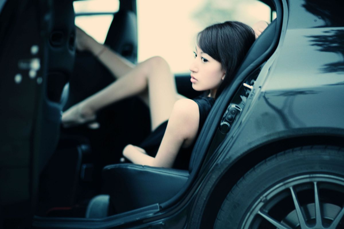 超有味道比基尼的少女VS超有味道的香车美女 [22P]