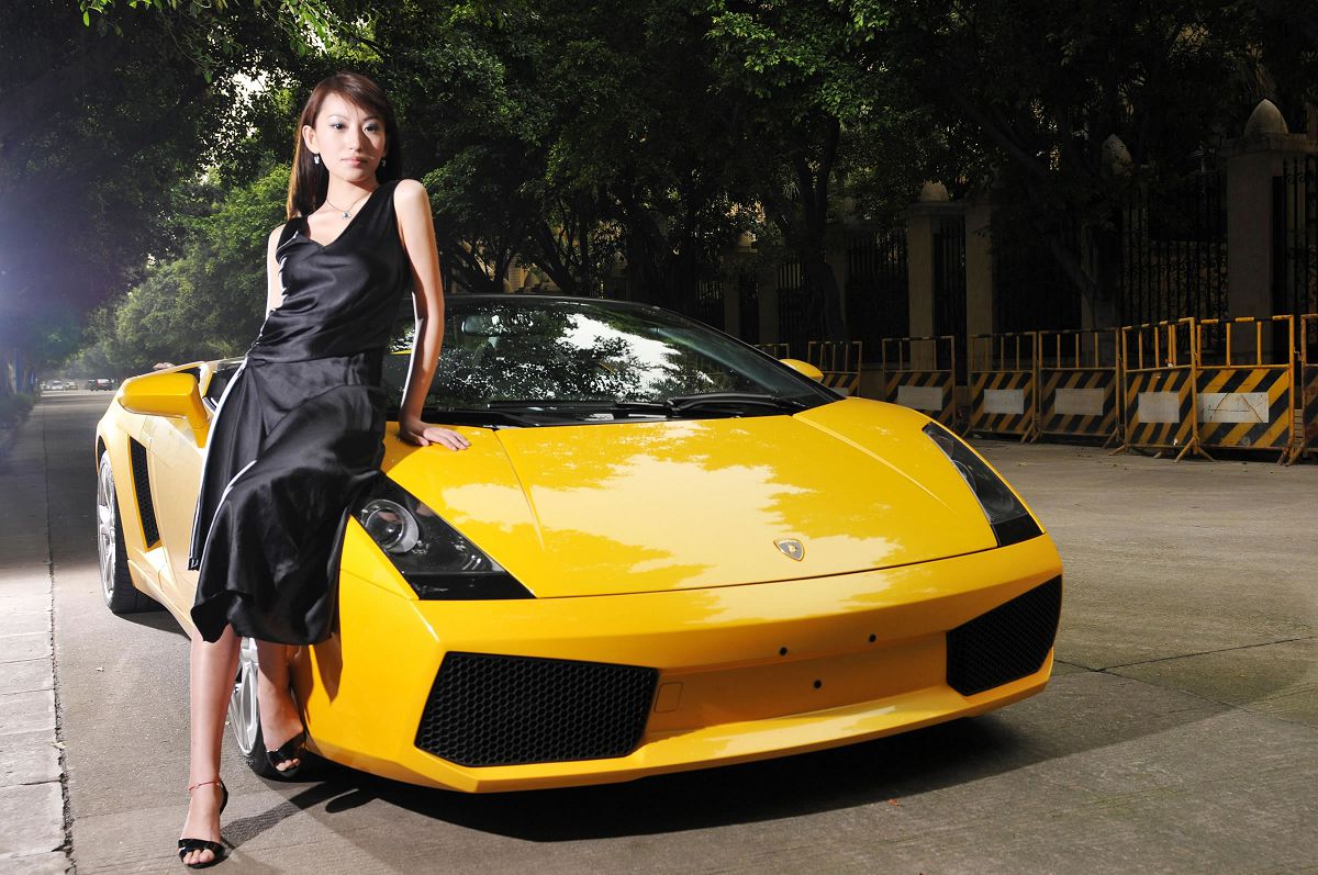 超有味道比基尼的少女VS超有味道的香车美女 [22P]
