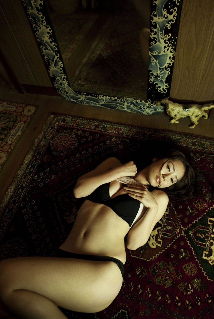 [image.tv] 2010.06.01 Momoko 谷桃子 桃源郷 後編 [34P]
