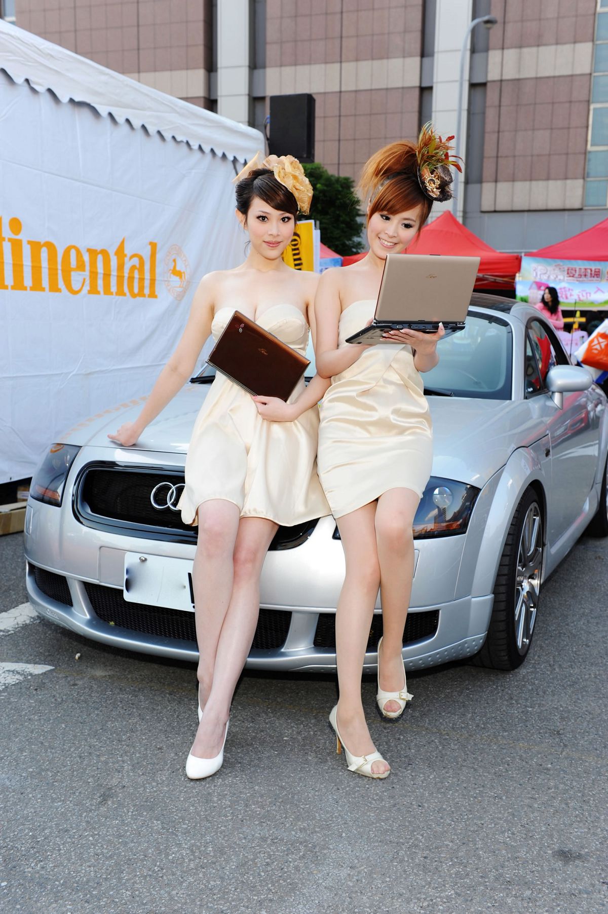展场 2012AudiRoad Showgirl [35P]