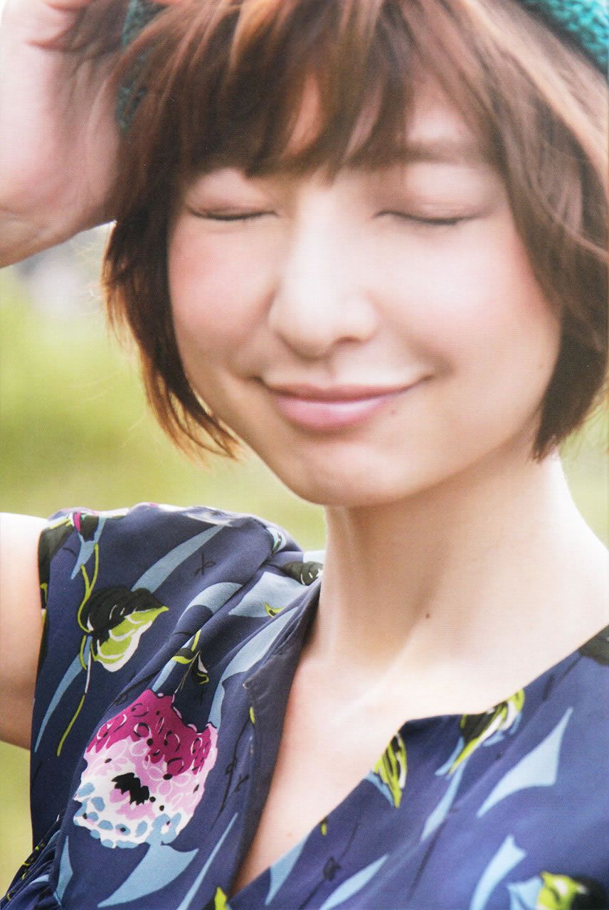 篠田麻里子 Mariko Shinoda 《Yes and No》写真全本 [100P]
