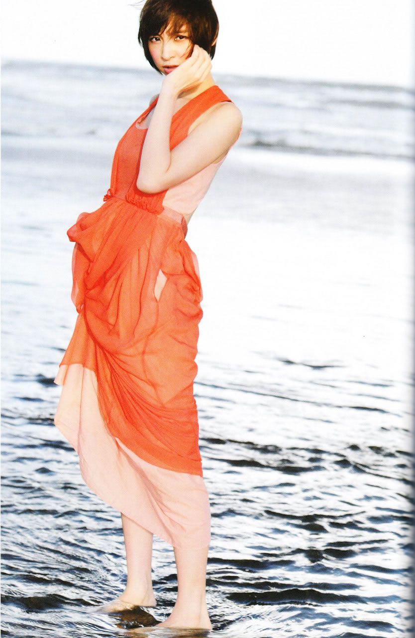 篠田麻里子 Mariko Shinoda 《Yes and No》写真全本 [100P]