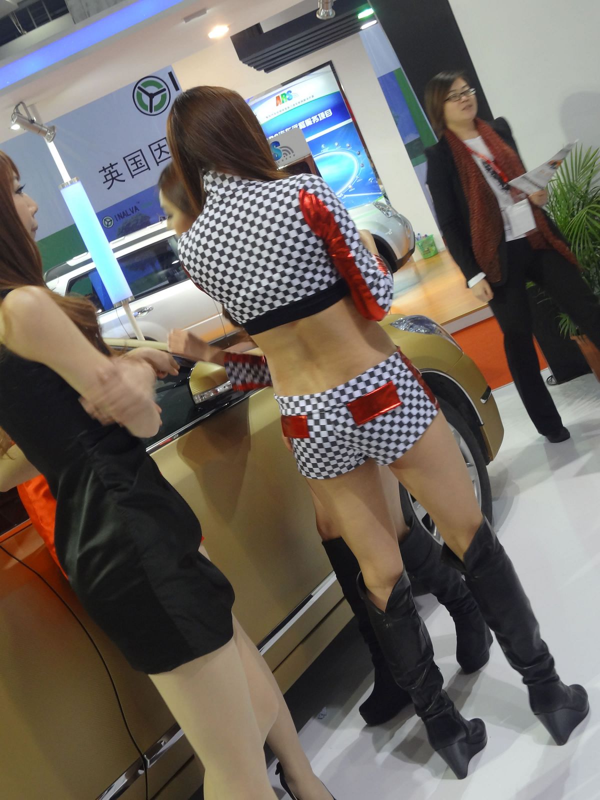 NO23 2012广州改装车展车模 [39P]