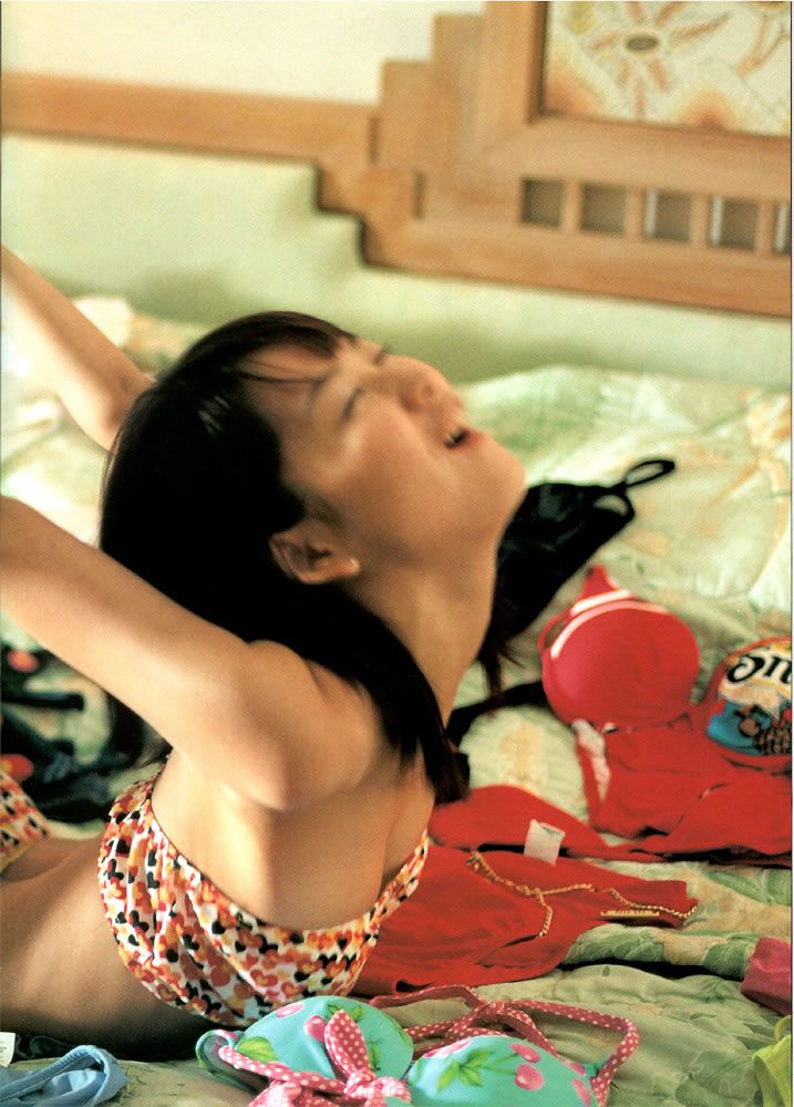 市川由衣 Yui Ichikawa《Yuirus 2002》 写真全本 [86P]