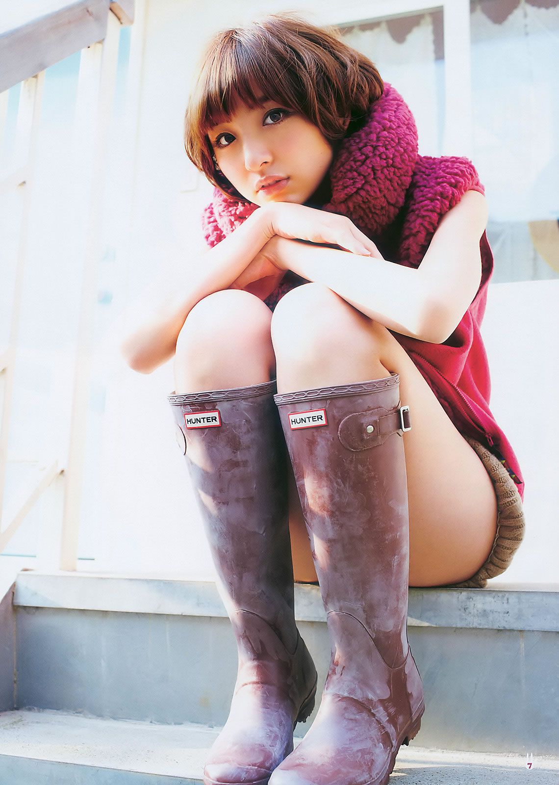 [Weekly Playboy] 2011 No.06-07 篠田麻里子 西田麻衣 滝裕可里 森田涼花 内田理央 北川富紀子 西田有沙 [32P]