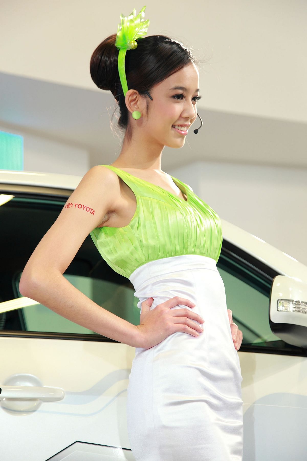 2012Intl Auto Show-(TOYOTA) 陳庭妮、王心恬 [32P]