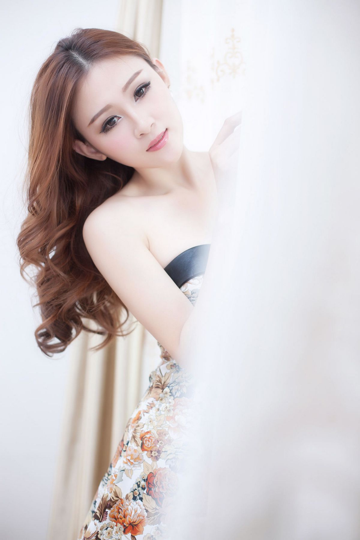 美女欢欢诱惑写真之红内黑丝VS浴室风情 [29P]