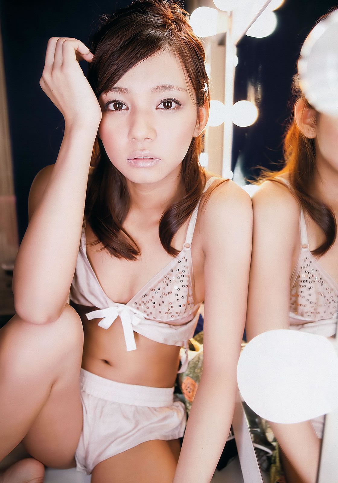 [Weekly Playboy] 2011.No.51 篠田麻里子 林丹丹 阿部真里 [35P]