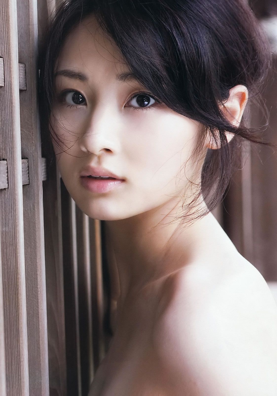 [Weekly Playboy] 2011.No.51 篠田麻里子 林丹丹 阿部真里 [35P]