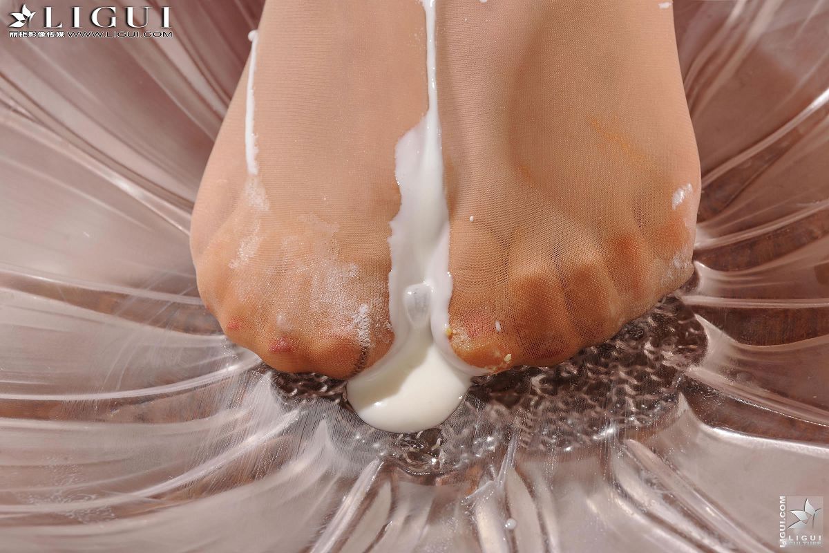 [Ligui] 丽柜 2013.02.10 典藏-另类视觉 英子 [32P]