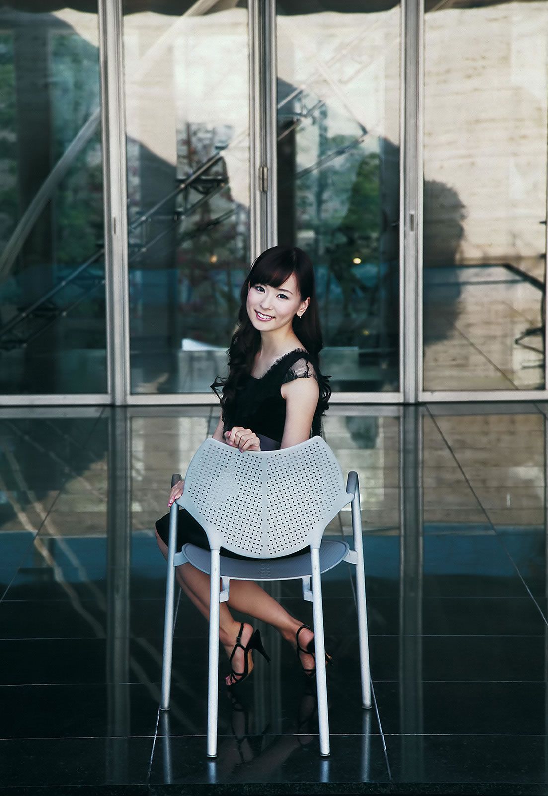 [Weekly Playboy] 2012 No.01-02 AKB48 横山ルリカ 佐藤寛子 西田有沙 仲村みう 吉木りさ [45P]