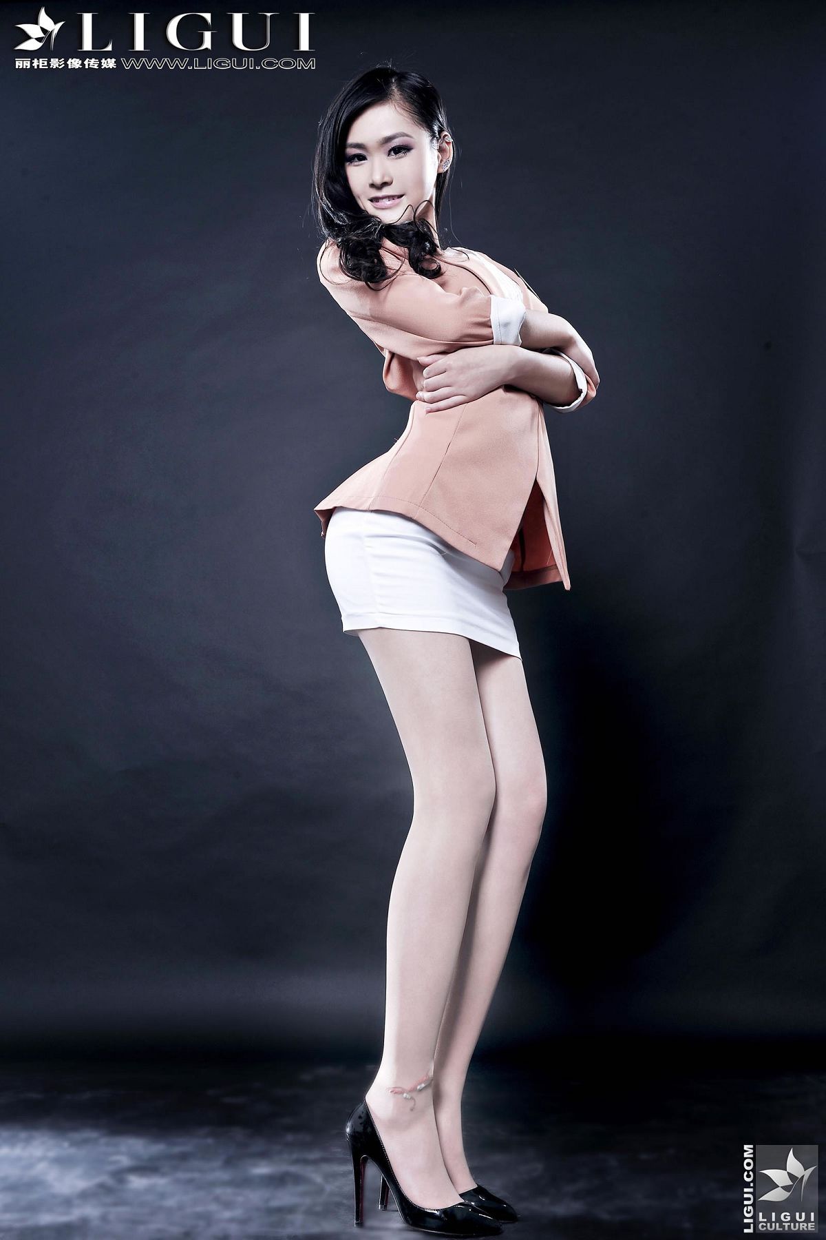 [Ligui] 丽柜 2013.05.18 Model 凌凌 [26P]