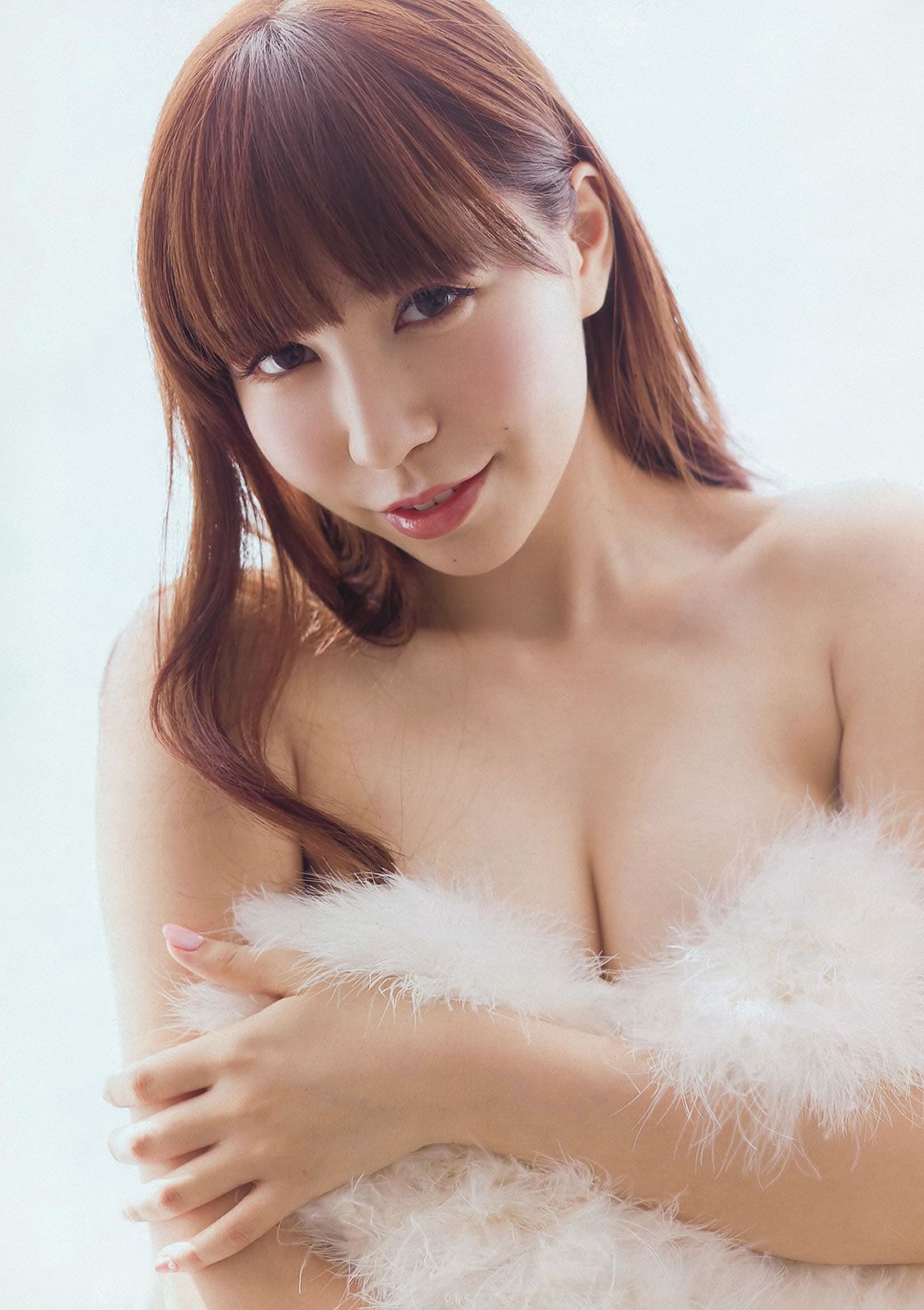 [Weekly Playboy] 2013 No.05 小嶋陽菜 河西智美 大場美奈 小嶋菜月 ヨンア 芽衣 柏木美里 卯水咲流 [39P]