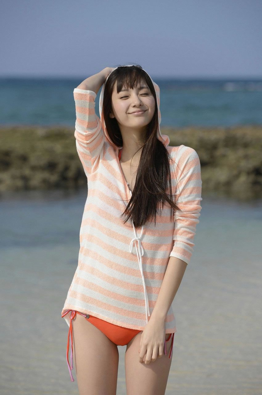 [WPB-net] 2013.05.25 No.157 新川優愛 スペシャル写真集 - 「美しすぎる彼女に一目惚れ [142P]