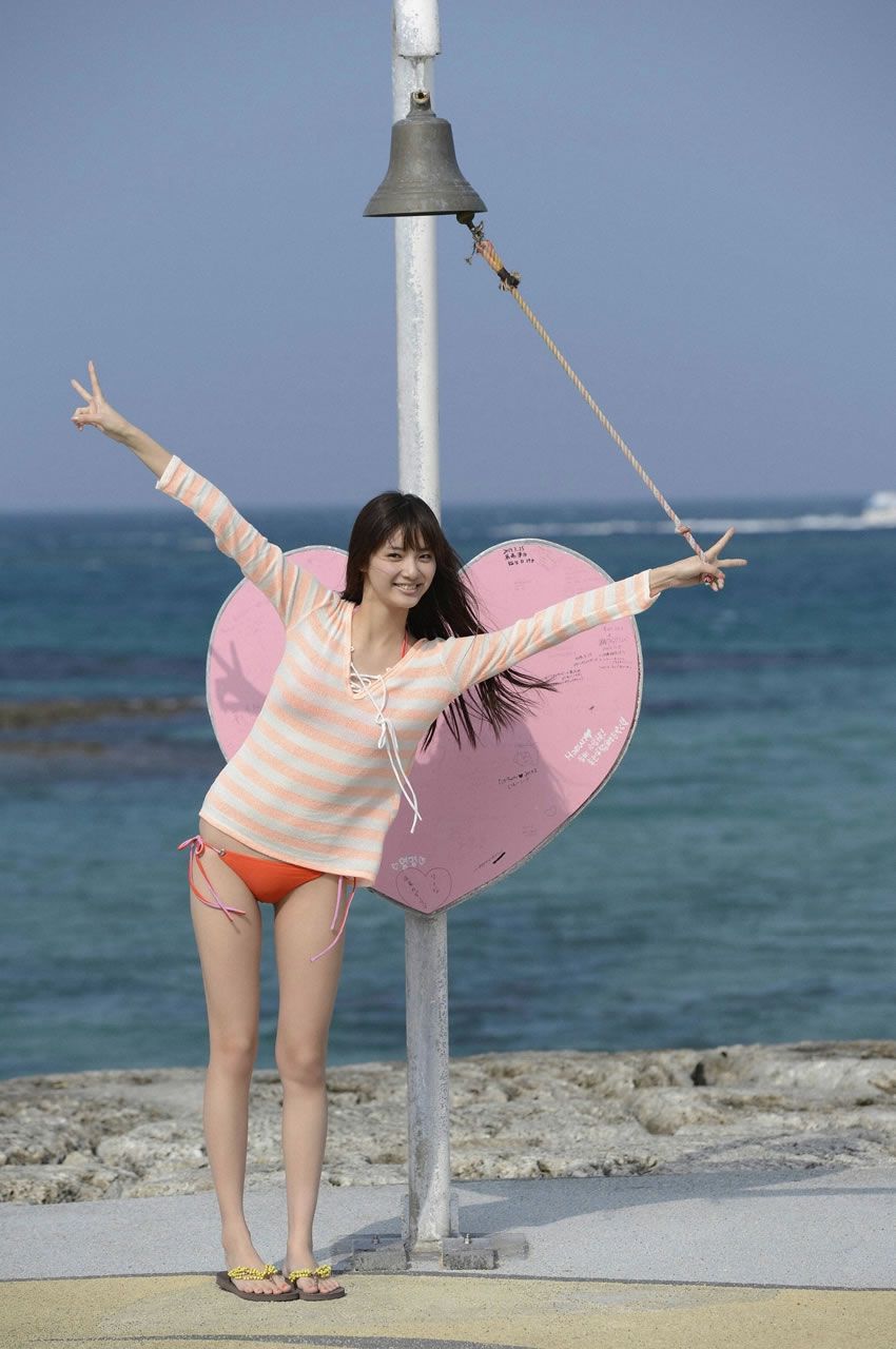 [WPB-net] 2013.05.25 No.157 新川優愛 スペシャル写真集 - 「美しすぎる彼女に一目惚れ [142P]