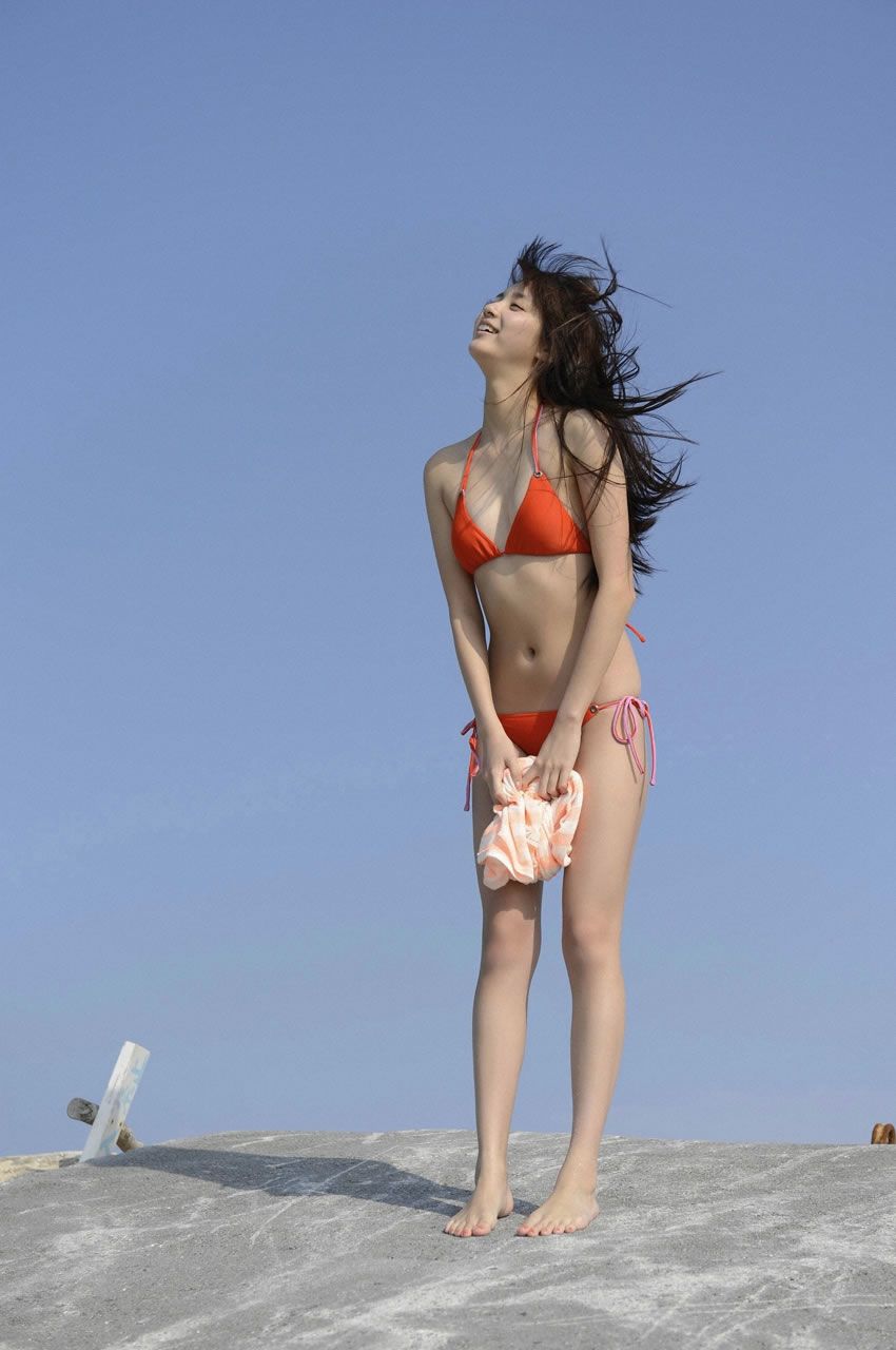 [WPB-net] 2013.05.25 No.157 新川優愛 スペシャル写真集 - 「美しすぎる彼女に一目惚れ [142P]