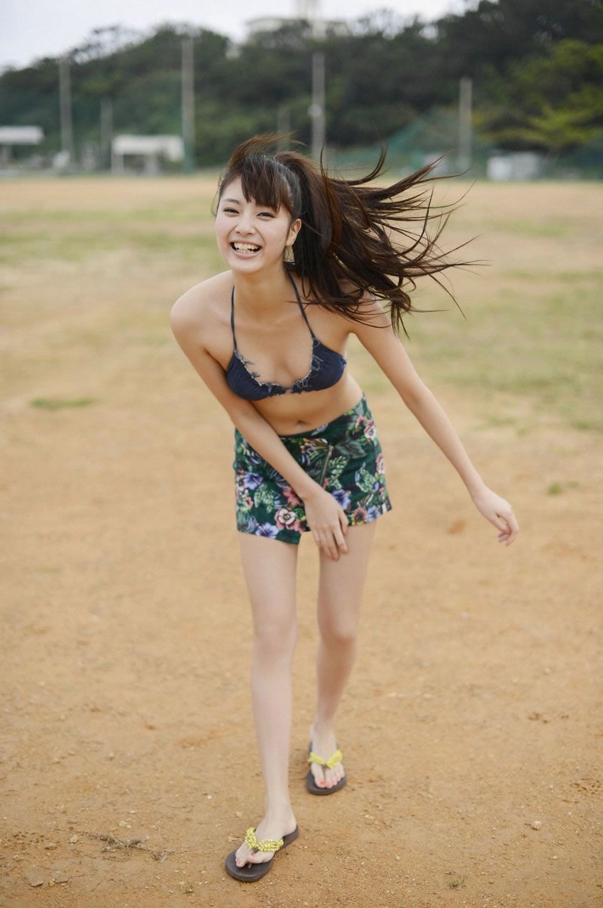 [WPB-net] 2013.05.25 No.157 新川優愛 スペシャル写真集 - 「美しすぎる彼女に一目惚れ [142P]