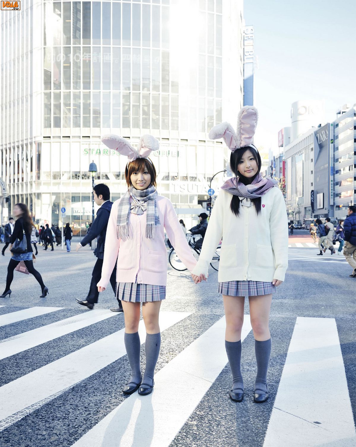 [BOMB.tv] 2011.02 Mimi Girls (村上友梨  夏垣佳奈) [48P]