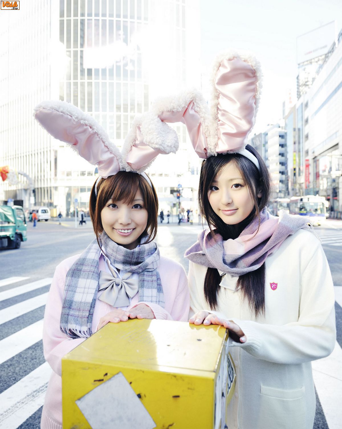 [BOMB.tv] 2011.02 Mimi Girls (村上友梨  夏垣佳奈) [48P]