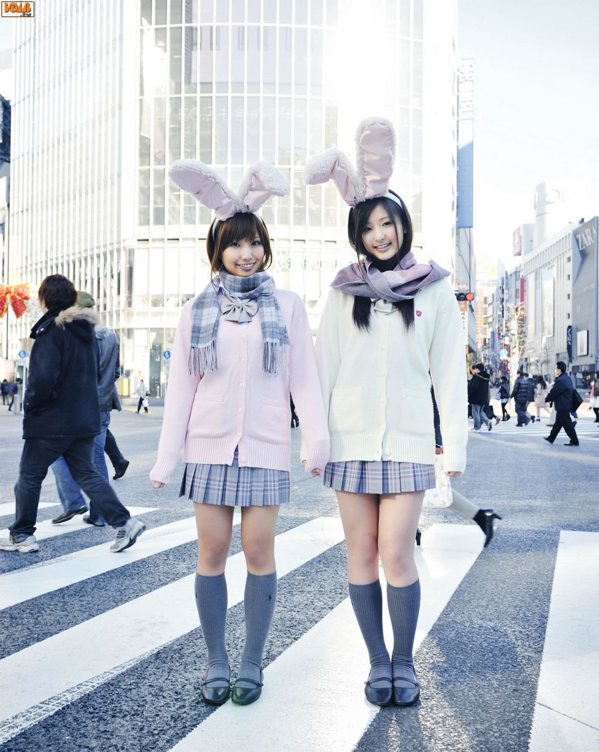 [BOMB.tv] 2011.02 Mimi Girls (村上友梨  夏垣佳奈) [48P]
