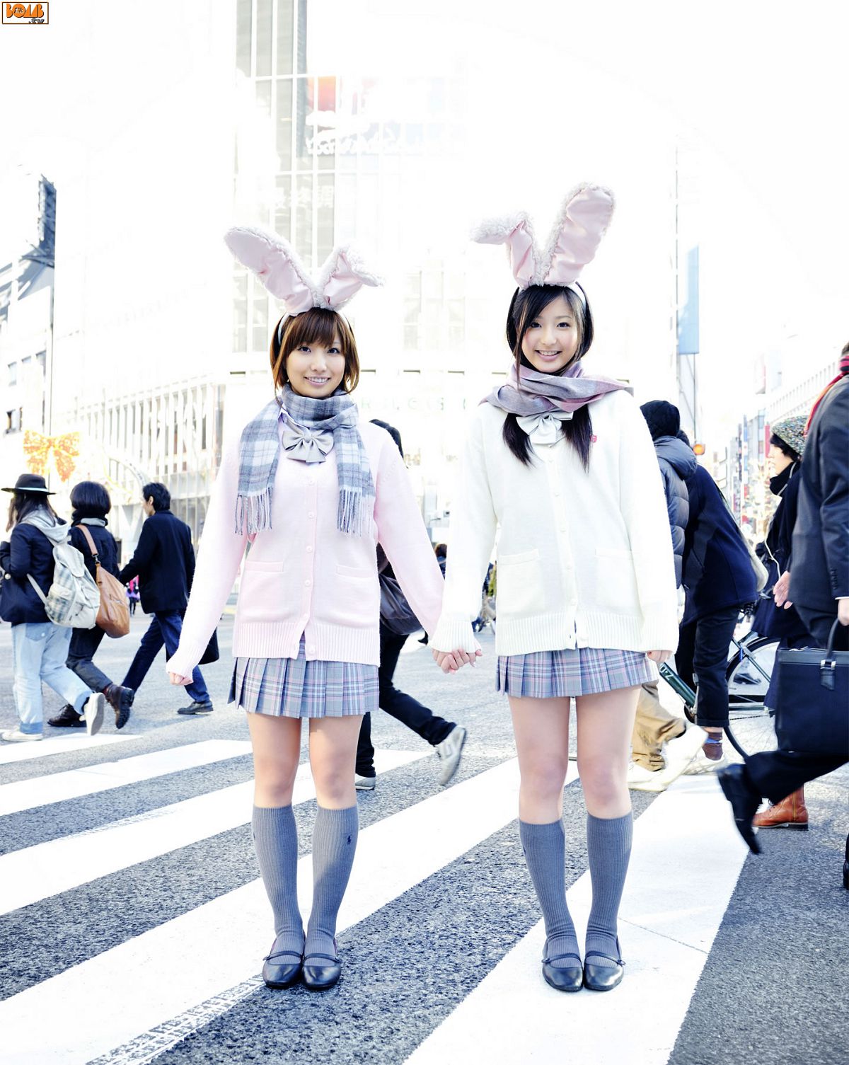 [BOMB.tv] 2011.02 Mimi Girls (村上友梨  夏垣佳奈) [48P]