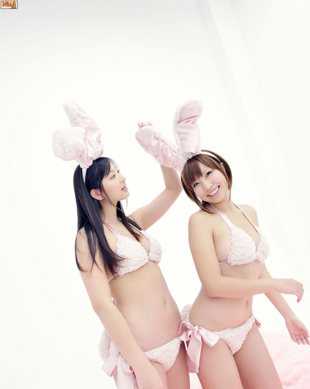 [BOMB.tv] 2011.02 Mimi Girls (村上友梨  夏垣佳奈) [48P]