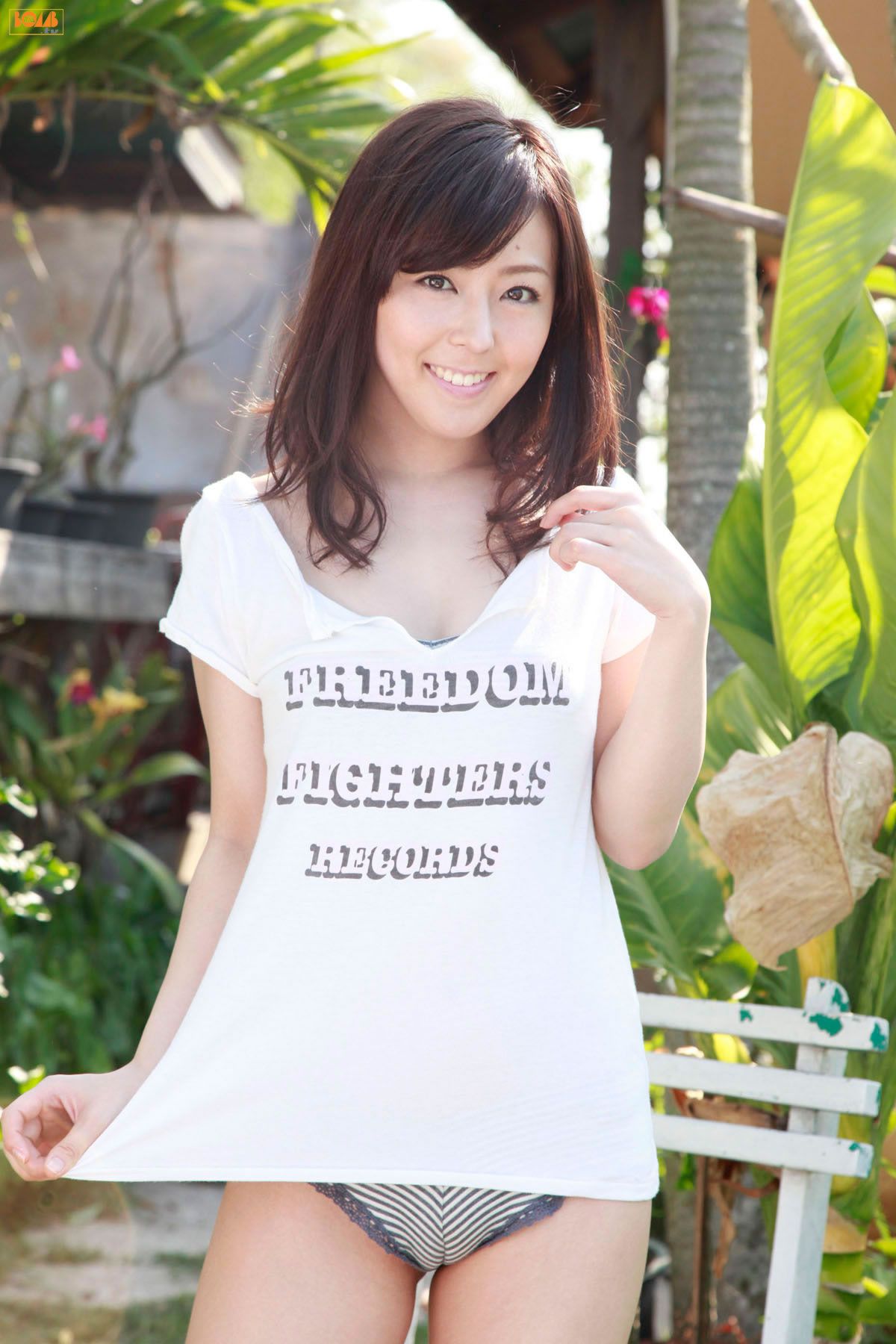 [BOMB.tv] 2011.07 Emi Ito 伊藤えみ [39P]