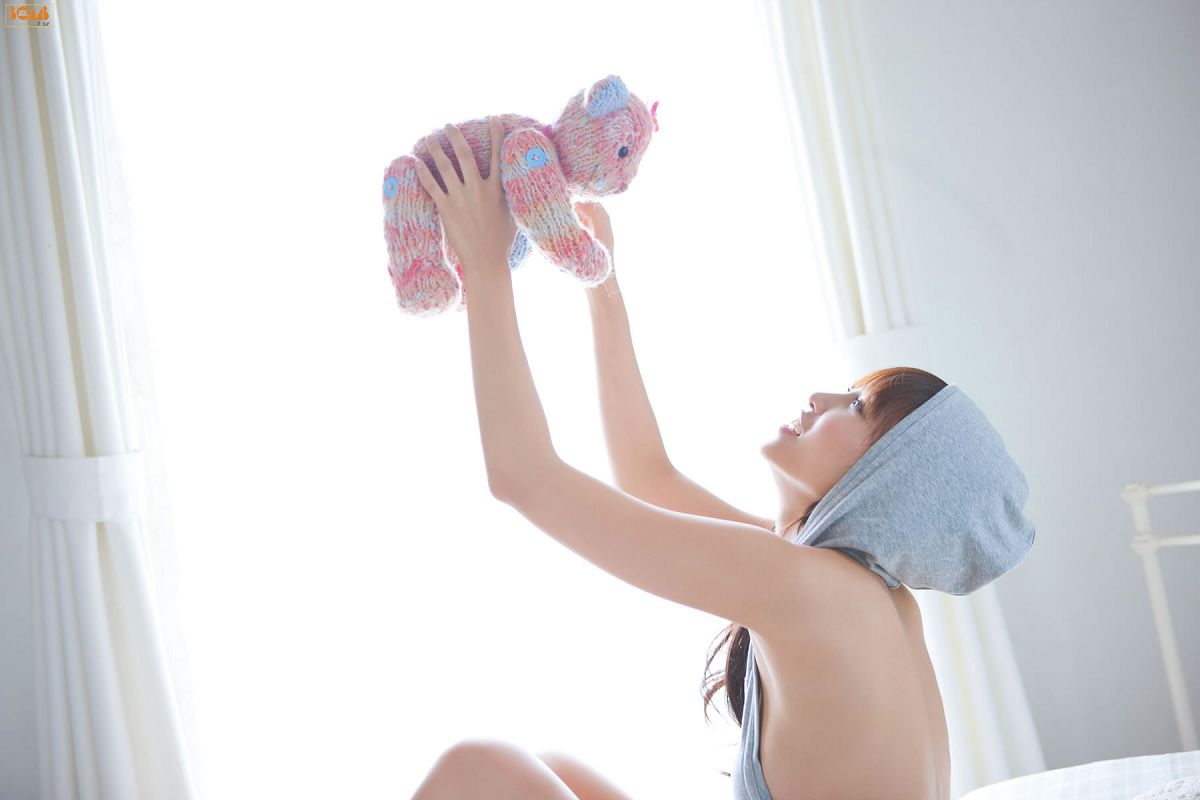 [BOMB.tv] 2012.01 Risa Yoshiki 吉木りさ [73P]