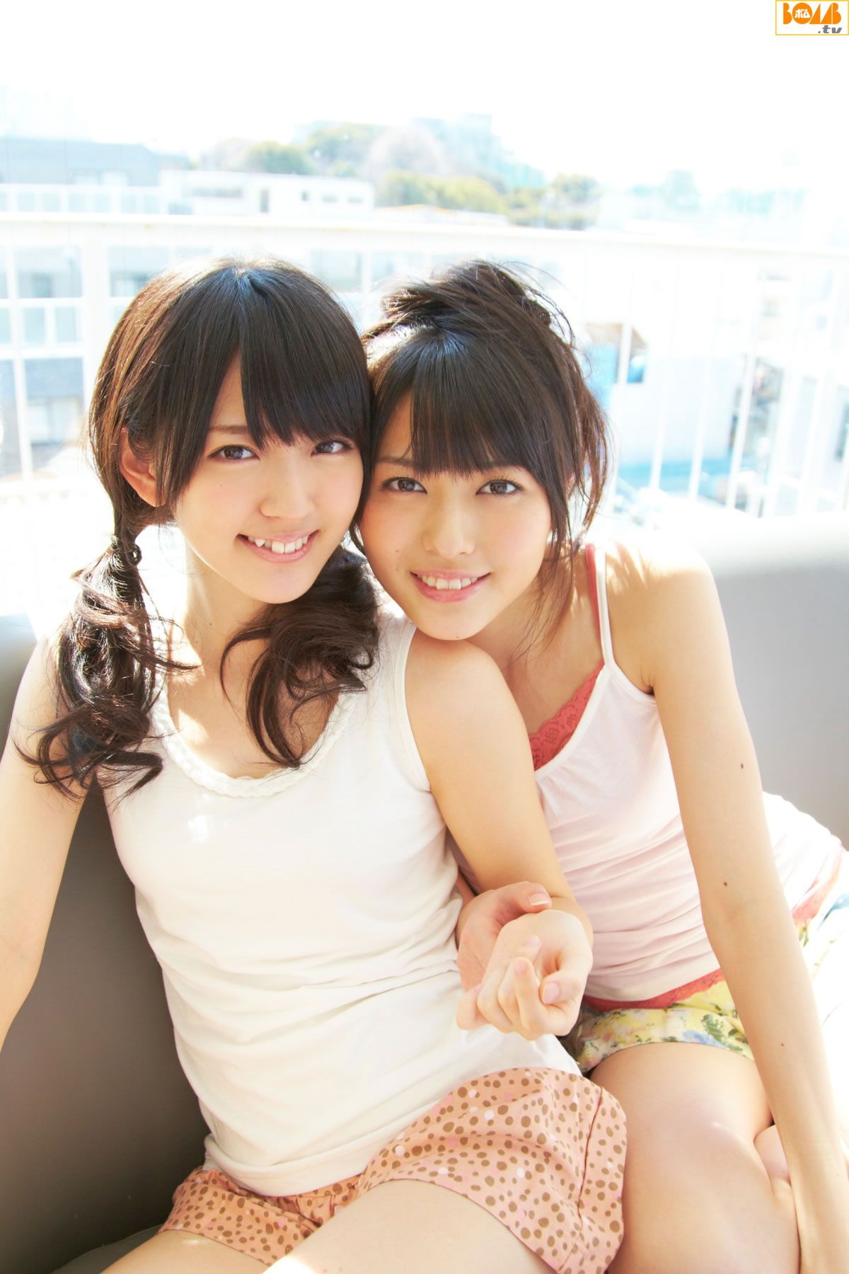 [BOMB.tv] 2012.05 Maimi Yajima 矢島舞美 × Airi Suzuki 鈴木愛理 (℃-ute) [38P]