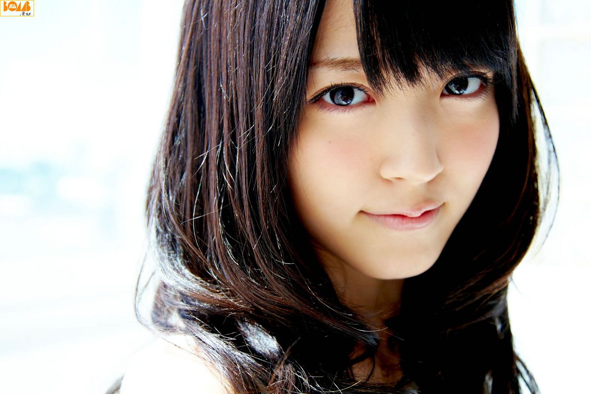 [BOMB.tv] 2012.05 Maimi Yajima 矢島舞美 × Airi Suzuki 鈴木愛理 (℃-ute) [38P]