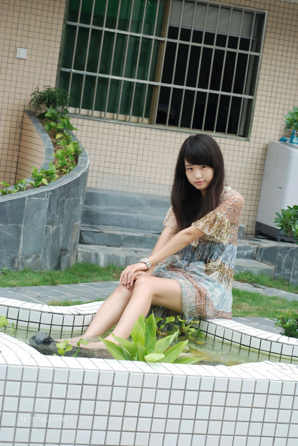 [网络收集] 2013.11.01 美女弯弯池中秀玉足 [58P]
