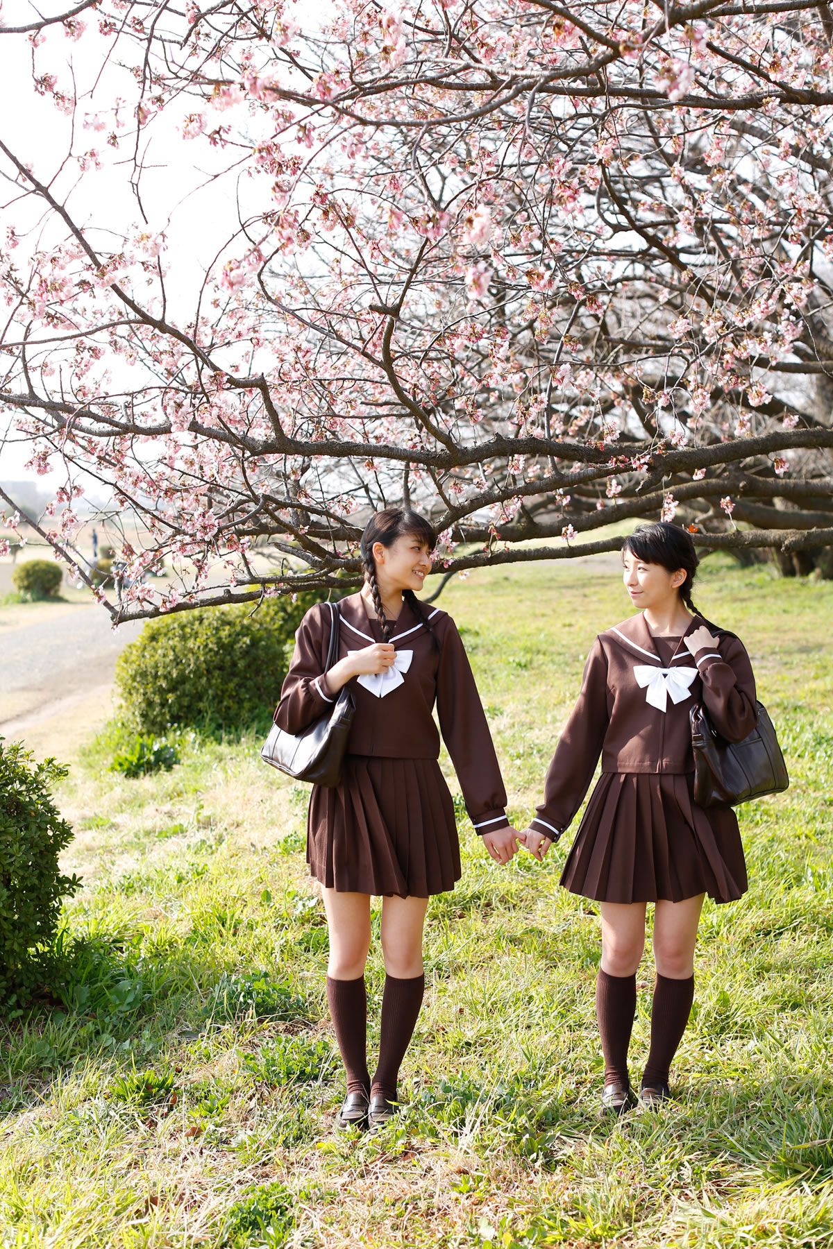 [Hello! Project digital books] 2013.12.01 No.111 Ayaka Wada 和田彩花 Kanon Fukuda 福田花音 [88P]