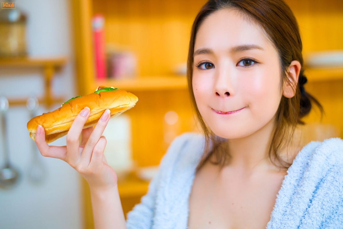 [BOMB.tv] 2014.01.01 GRAVURE Channel 2014年01月号 Miwako Kakei 筧美和子 [61P]